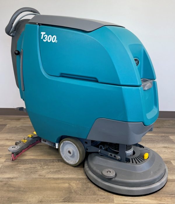 Featured Pre-owned Tennant Floor Scrubbers: Tennant T300e Self ...