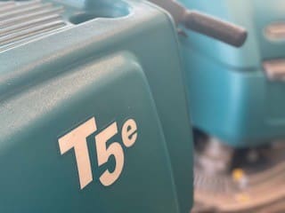 TENNANT T5e FLOOR SCRUBBER TENNANT T5e FLOOR SCRUBBER