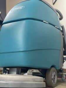 TENNANT T3 FLOOR SCRUBBER