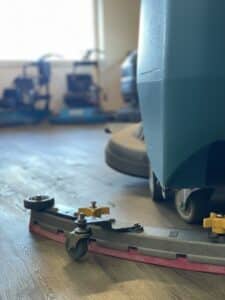 TENNANT T500 FLOOR SCRUBBER