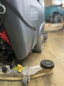 ADVANCE SC750 26D FLOOR SCRUBBER