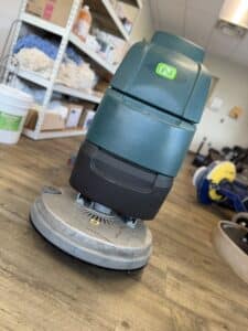 TENNANT NOBLES SS3 SPEED SCRUB FLOOR SCRUBBER
